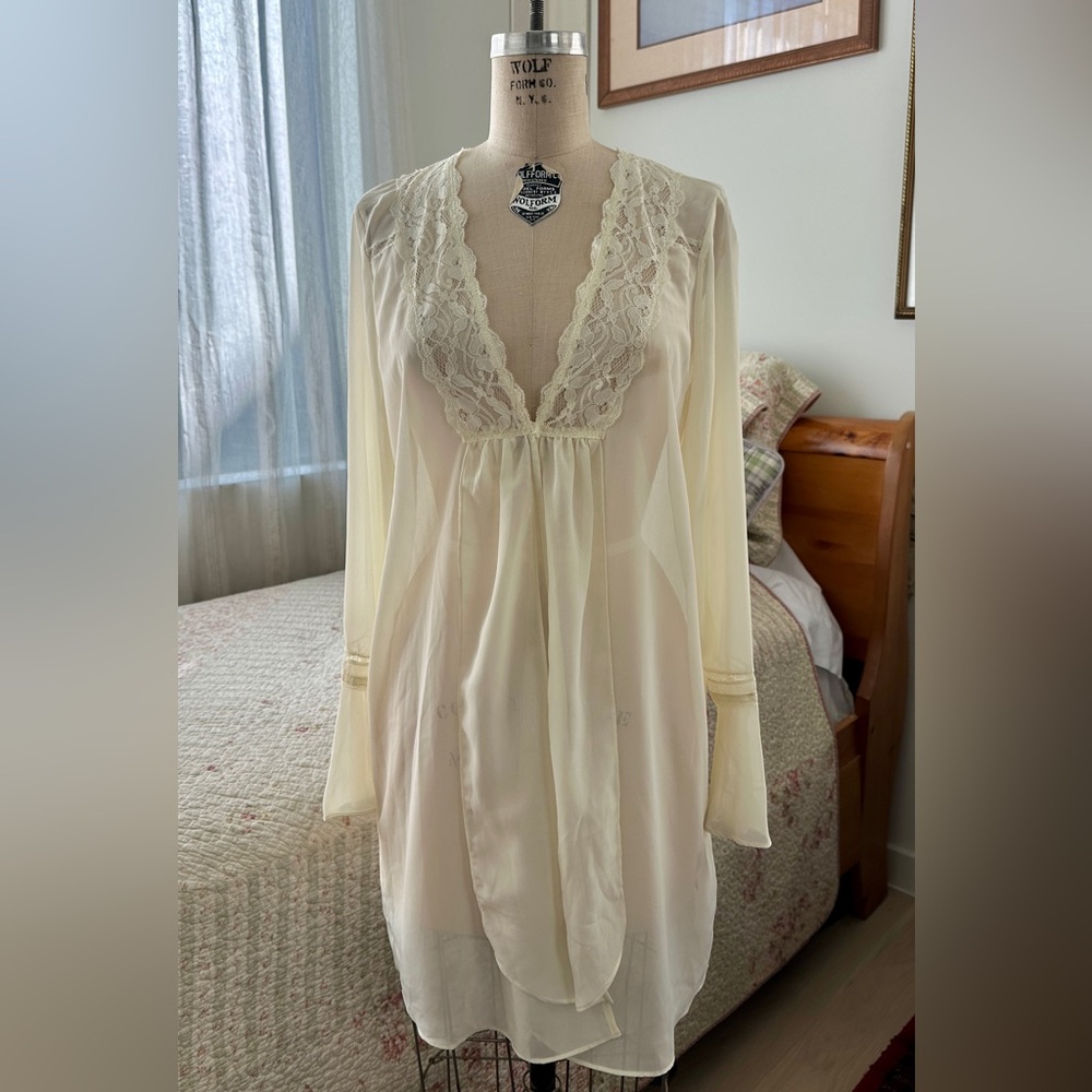 Ivy & Annabelle Vintage Inspired Cream Sheer Robe
